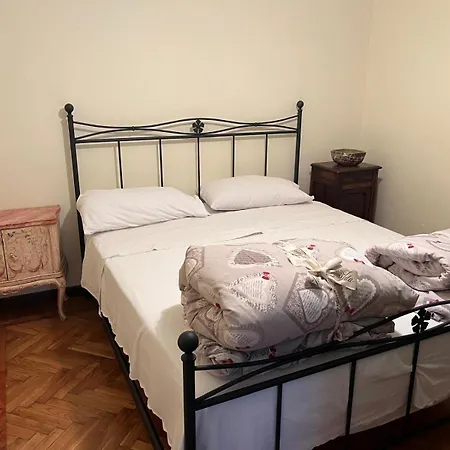 Apartment Appartamentoviaguedoz Aosta